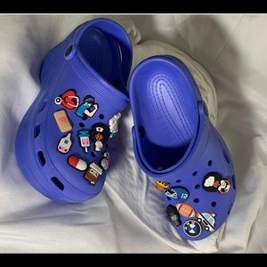 croc style platform (new)3 charms included additional charms sold separately